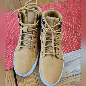 Mens Timberland shoes in wheat, like new